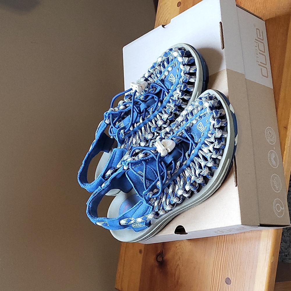 Keen rope shoes